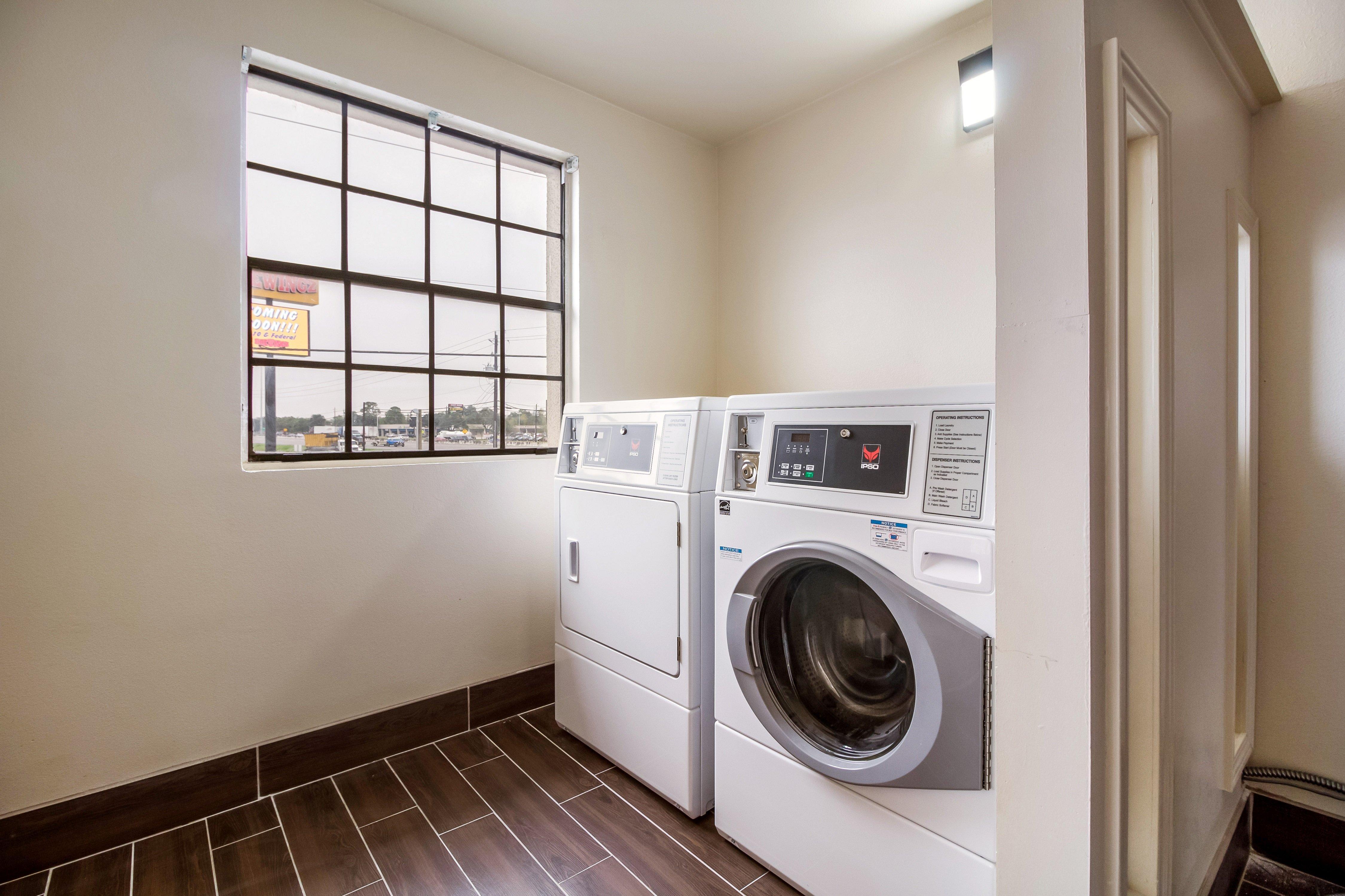 Red Roof Inn Houston East I-10 Екстер'єр фото