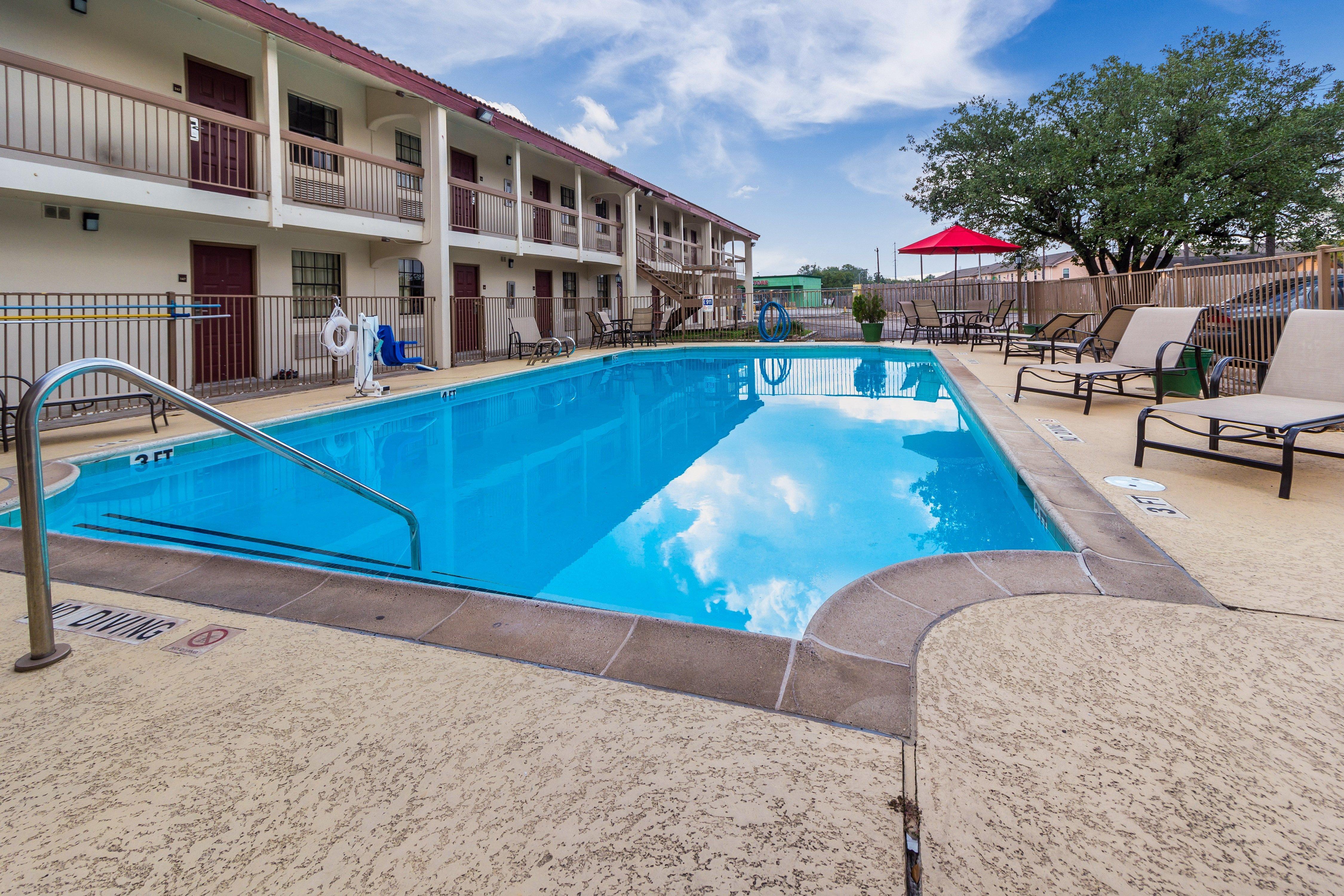 Red Roof Inn Houston East I-10 Екстер'єр фото