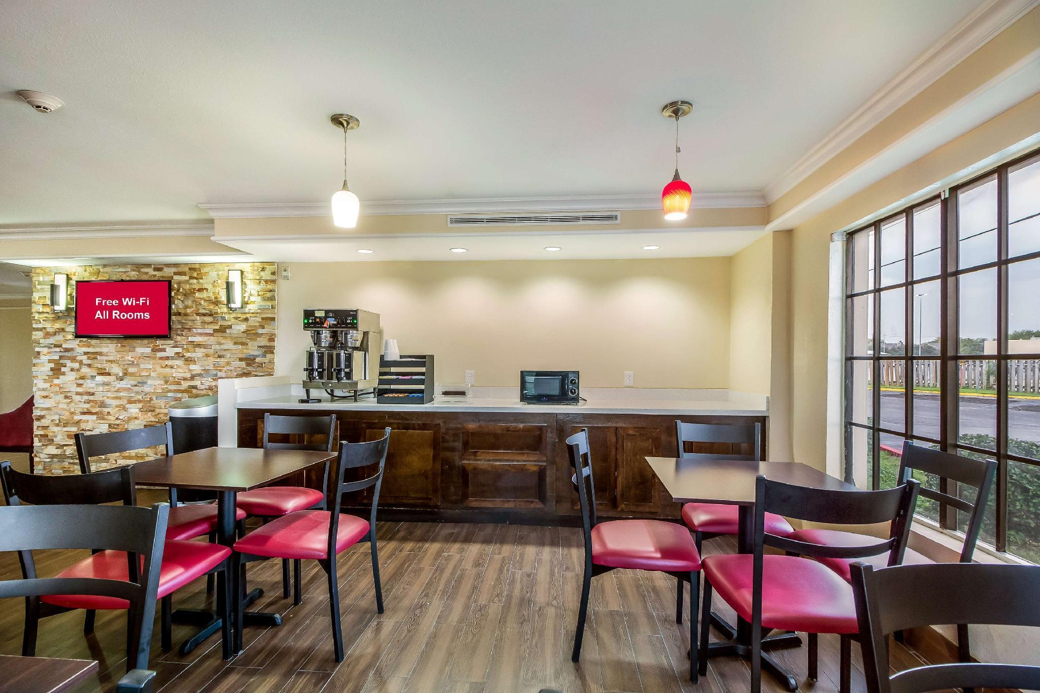 Red Roof Inn Houston East I-10 Екстер'єр фото