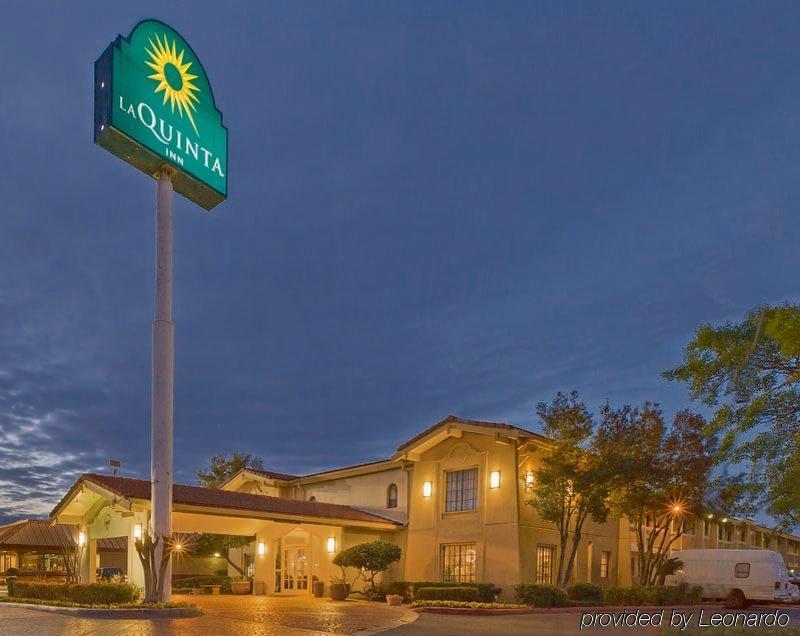 Red Roof Inn Houston East I-10 Екстер'єр фото