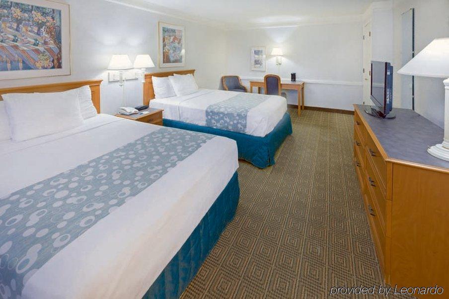 Red Roof Inn Houston East I-10 Екстер'єр фото