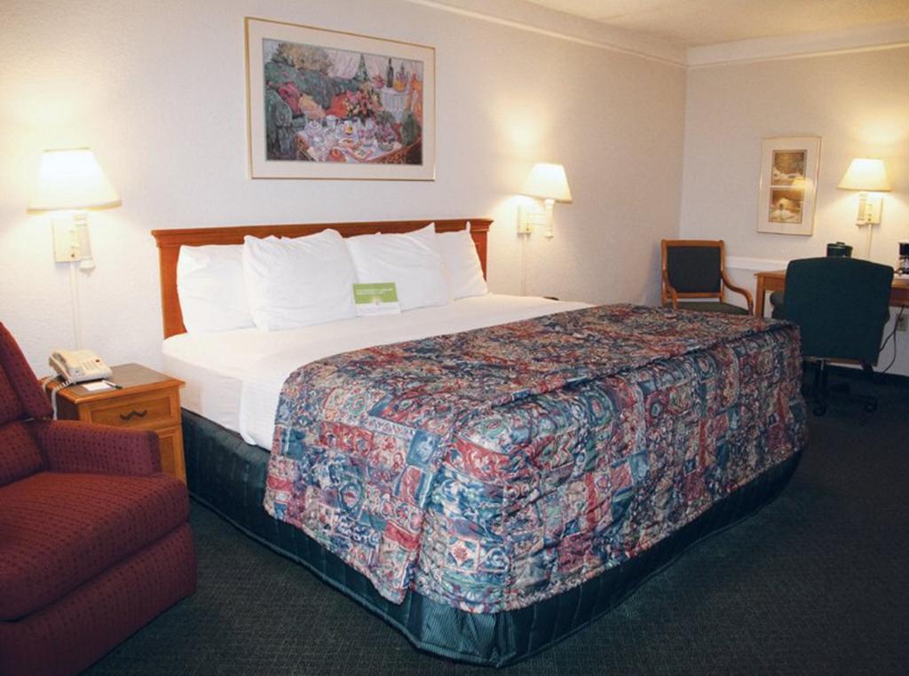 Red Roof Inn Houston East I-10 Номер фото