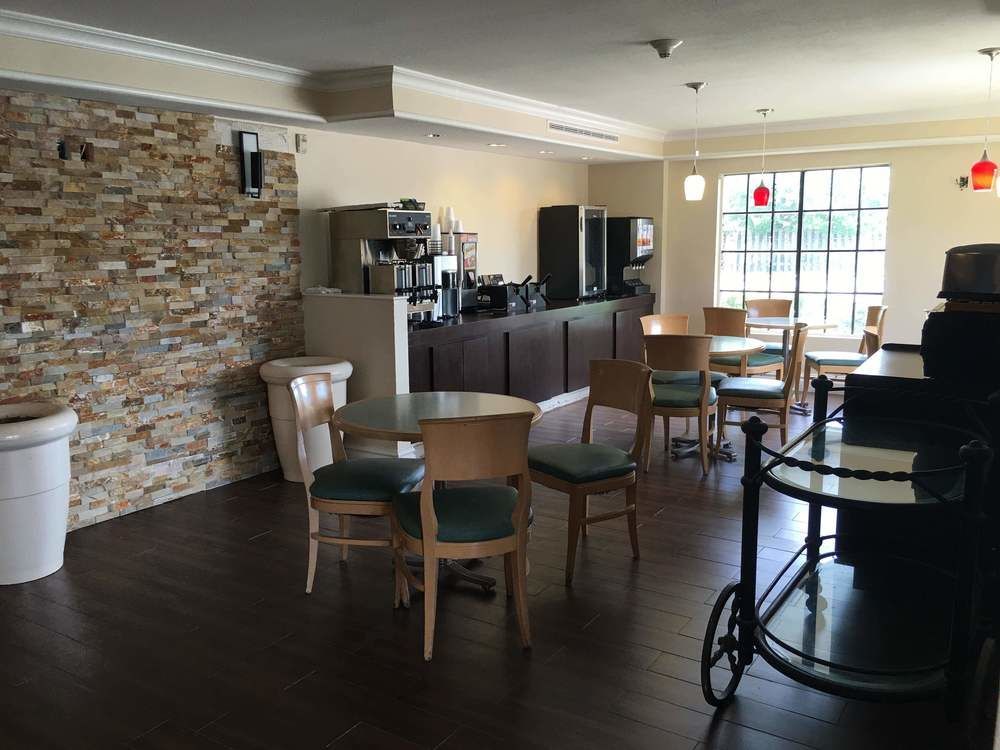 Red Roof Inn Houston East I-10 Екстер'єр фото