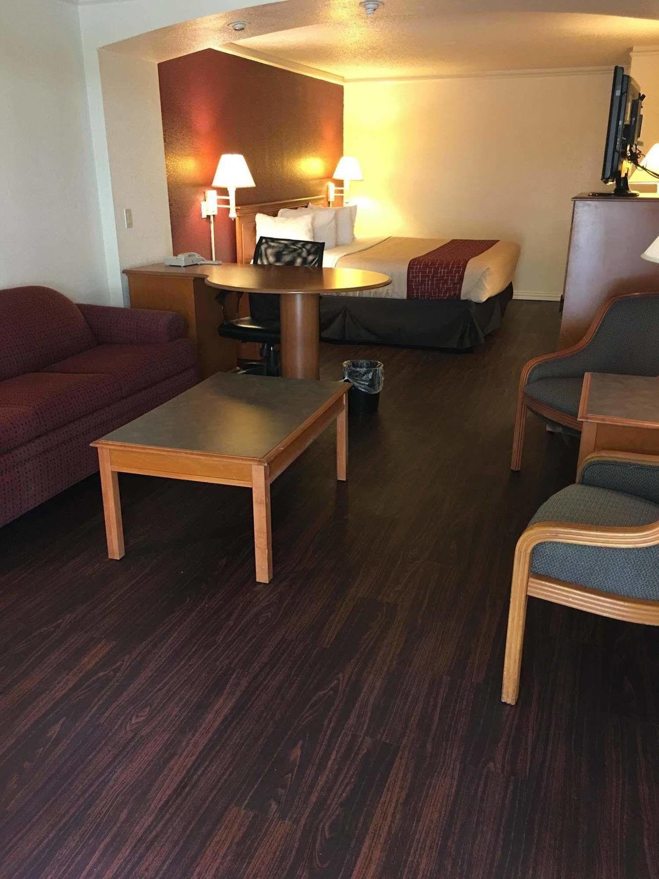 Red Roof Inn Houston East I-10 Екстер'єр фото